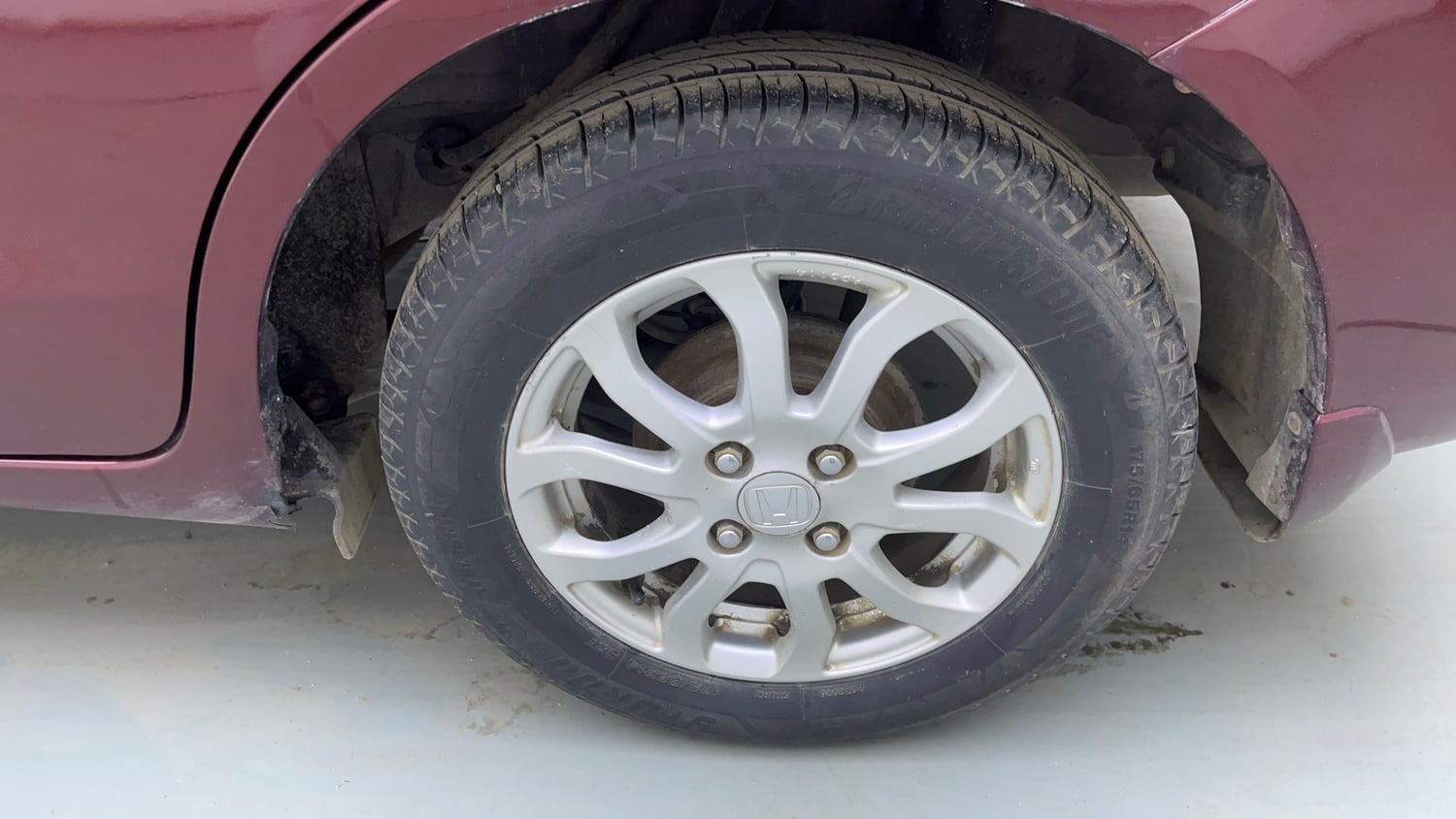 Used 2016 Honda Amaze 1.2 VX i-VTEC Petrol Manual tyres LEFT REAR TYRE RIM VIEW