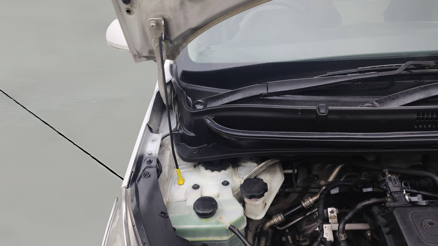 Used 2019 Hyundai Santro Sportz AMT Petrol Automatic engine ENGINE RIGHT SIDE HINGE & APRON VIEW