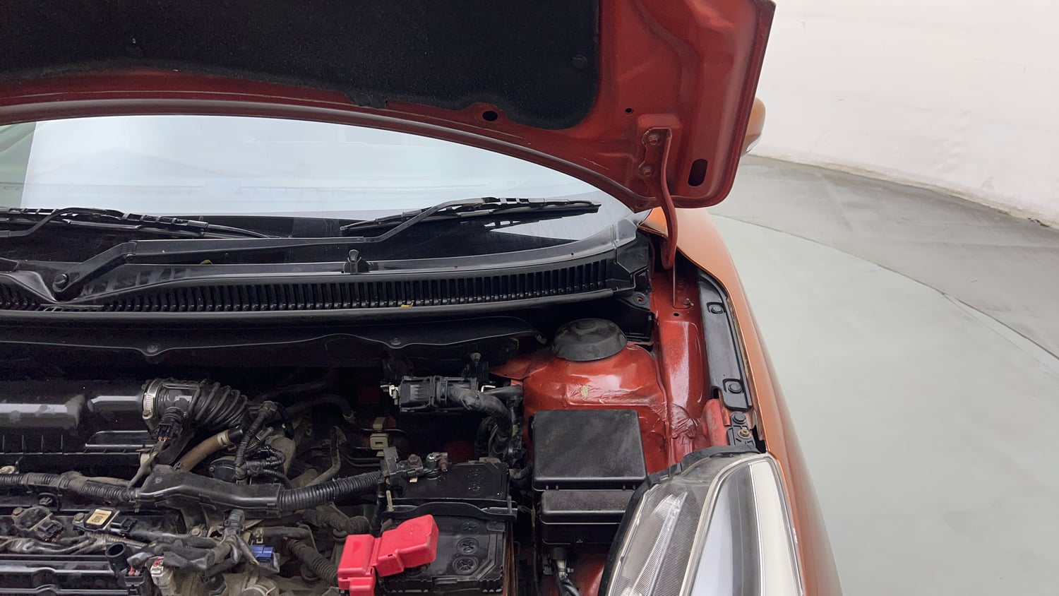 Used 2018 Maruti Suzuki Baleno Alpha 1.2 Petrol Manual engine ENGINE LEFT SIDE HINGE & APRON VIEW