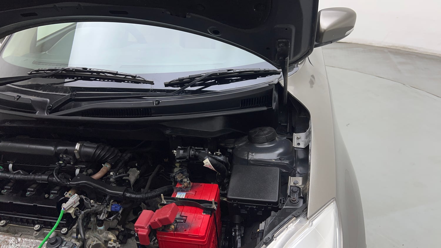 Used 2022 Maruti Suzuki Dzire VXi Petrol Manual engine ENGINE LEFT SIDE HINGE & APRON VIEW