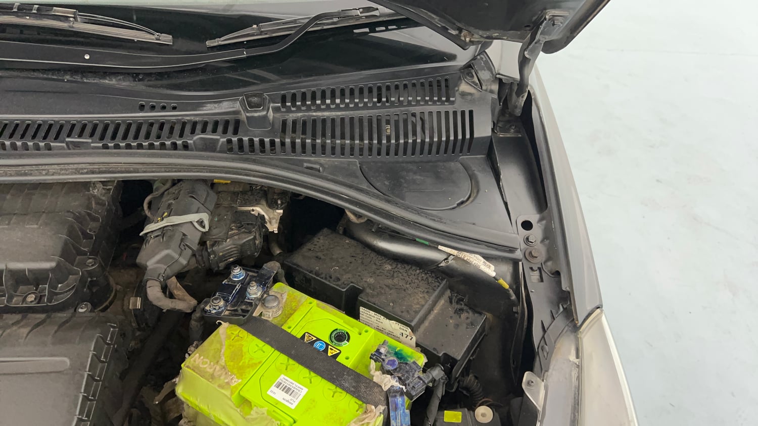 Used 2020 Tata Tiago XZ Plus Petrol Manual engine ENGINE LEFT SIDE HINGE & APRON VIEW