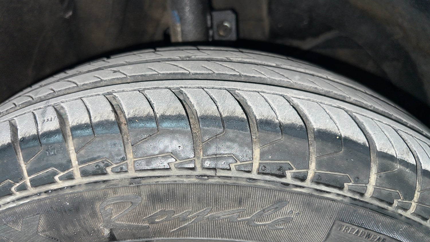 Used 2023 Maruti Suzuki Swift VXi Petrol Manual tyres RIGHT FRONT TYRE TREAD VIEW