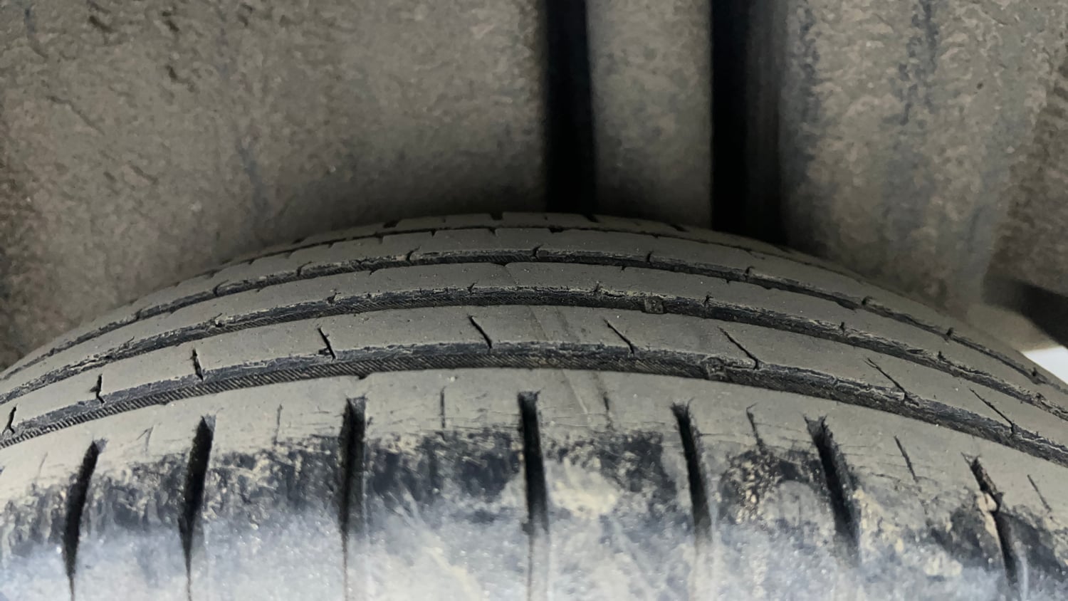 Used 2016 Maruti Suzuki Ciaz ZXi Petrol Manual tyres LEFT REAR TYRE TREAD VIEW