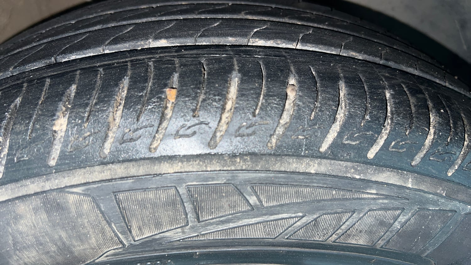 Used 2024 Kia Sonet HTX 1.0 Turbo Petrol DCT Petrol Automatic tyres RIGHT FRONT TYRE TREAD VIEW