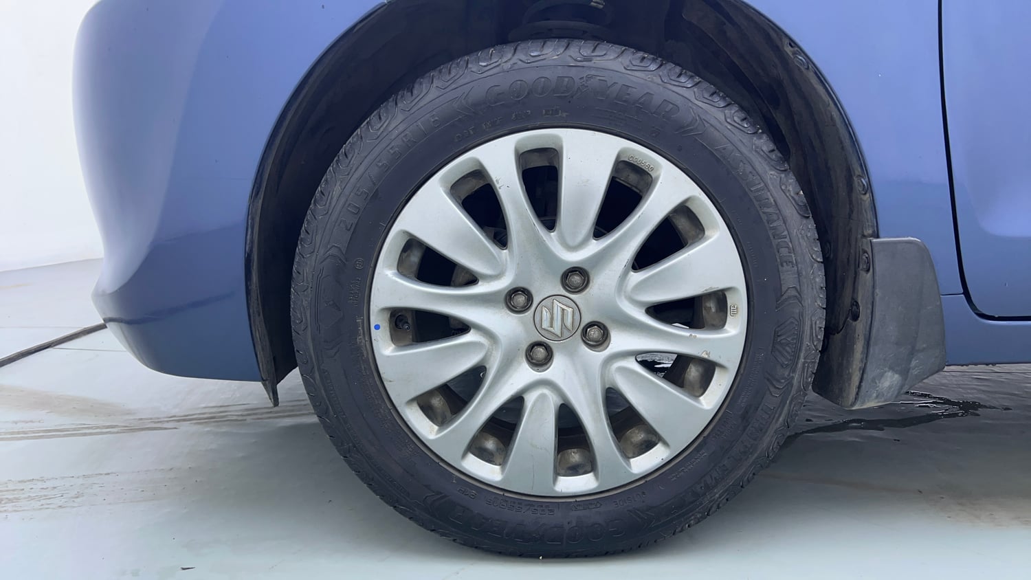 Used 2017 Maruti Suzuki Baleno Zeta 1.2 Petrol Manual tyres LEFT FRONT TYRE RIM VIEW