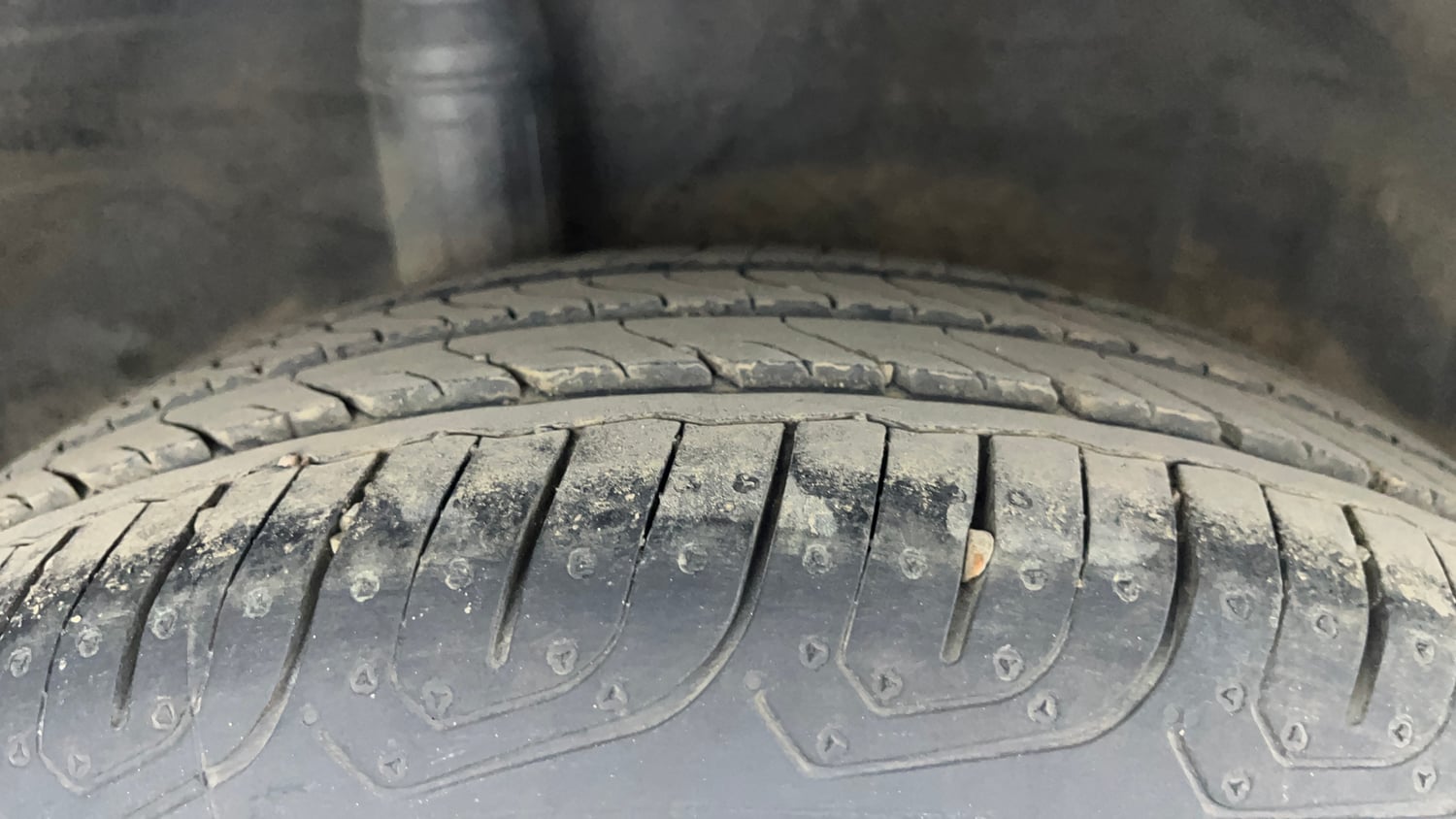 Used 2018 Honda Amaze 1.2 V CVT Petrol Petrol Automatic tyres RIGHT REAR TYRE TREAD VIEW