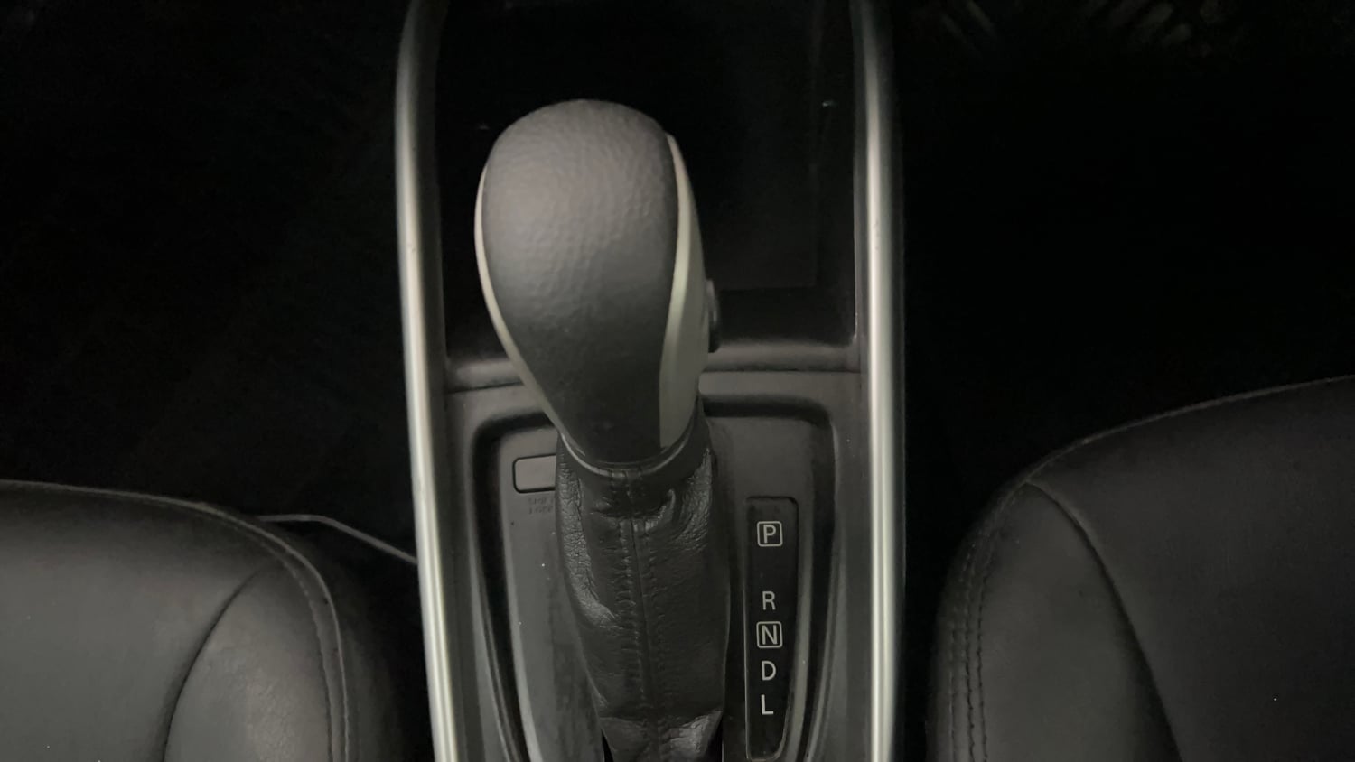 Used 2018 Maruti Suzuki Baleno Alpha 1.2 AT Petrol Automatic interior GEAR  KNOB VIEW