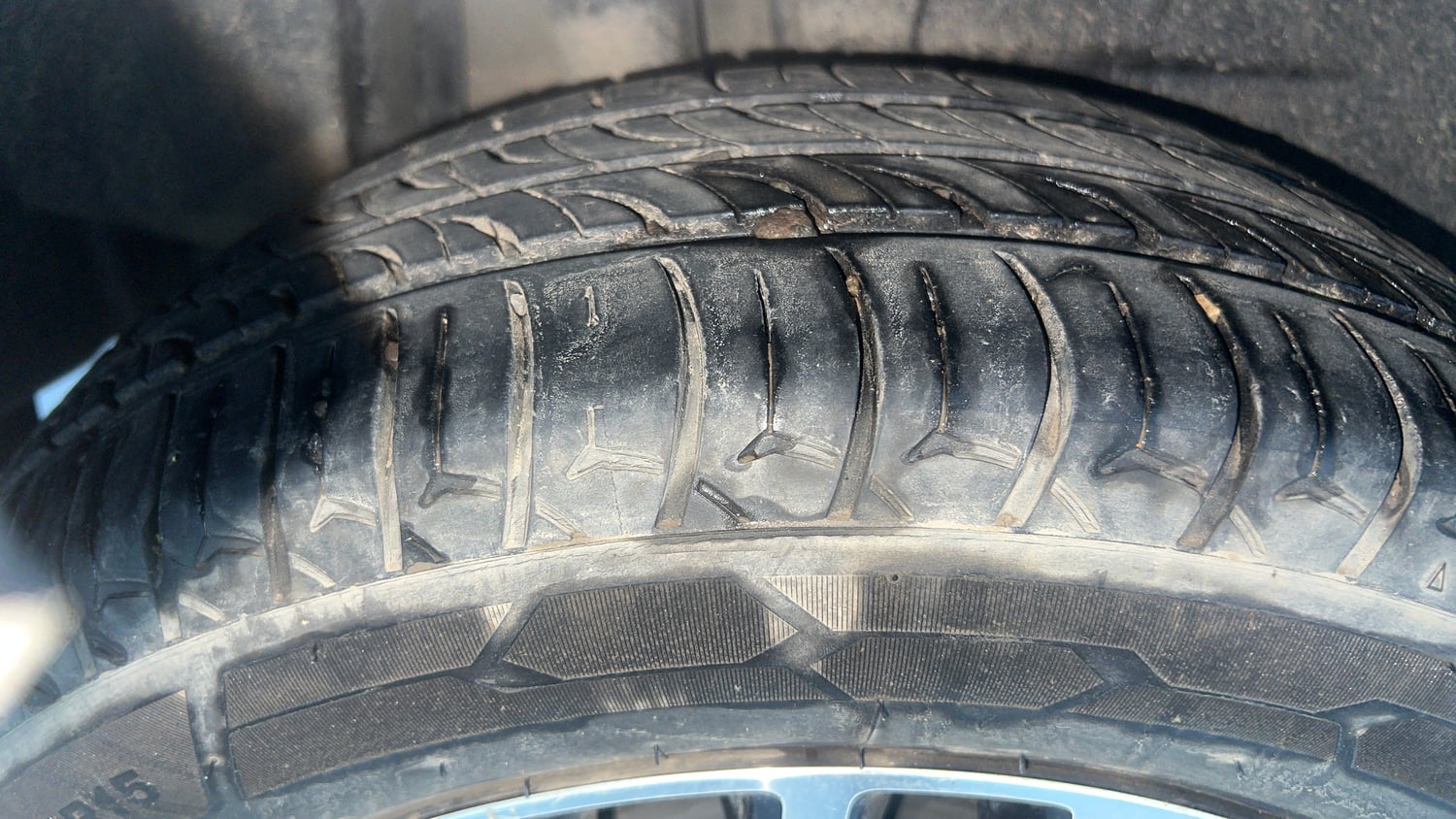 Used 2018 Maruti Suzuki Dzire ZXi Plus AMT Petrol Automatic tyres RIGHT REAR TYRE TREAD VIEW