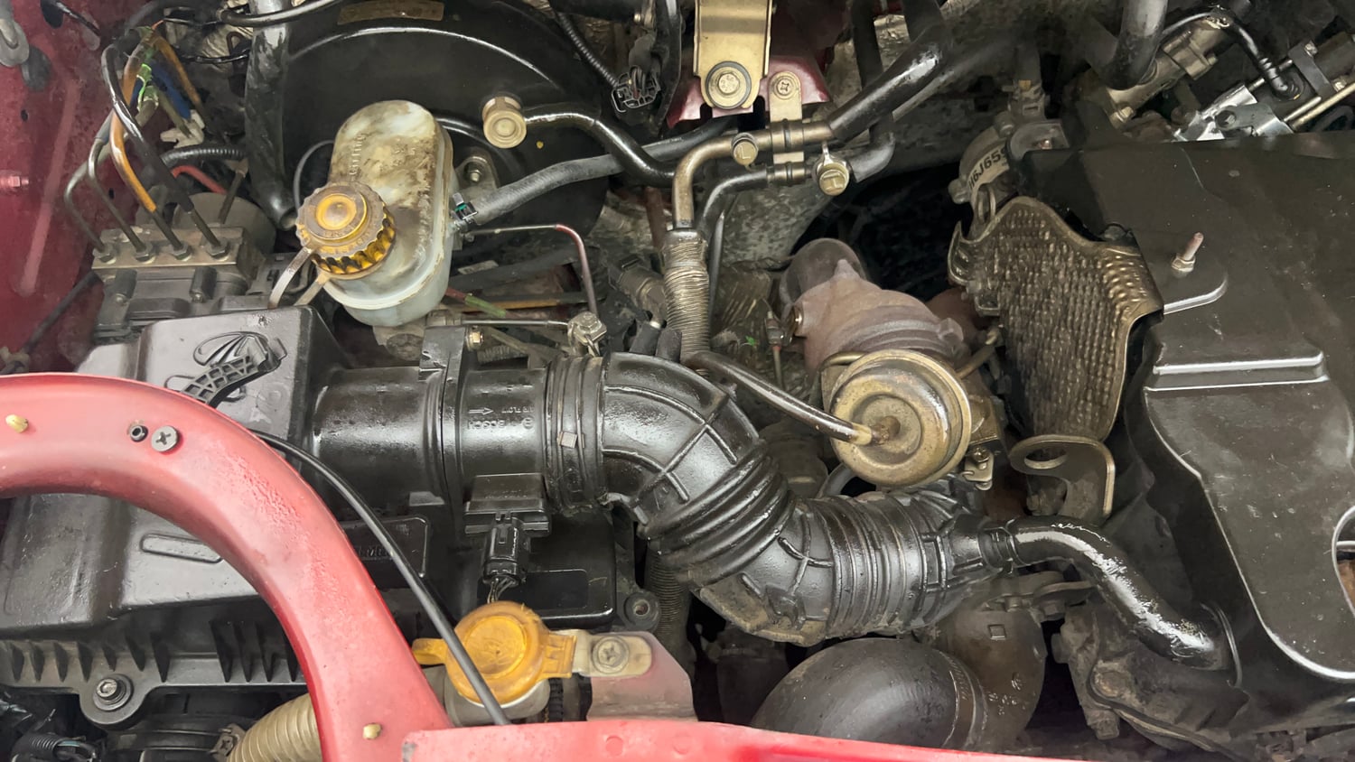Used 2017 Mahindra TUV300 T8 mHAWK100 Dual Tone Diesel Manual engine ENGINE RIGHT SIDE VIEW