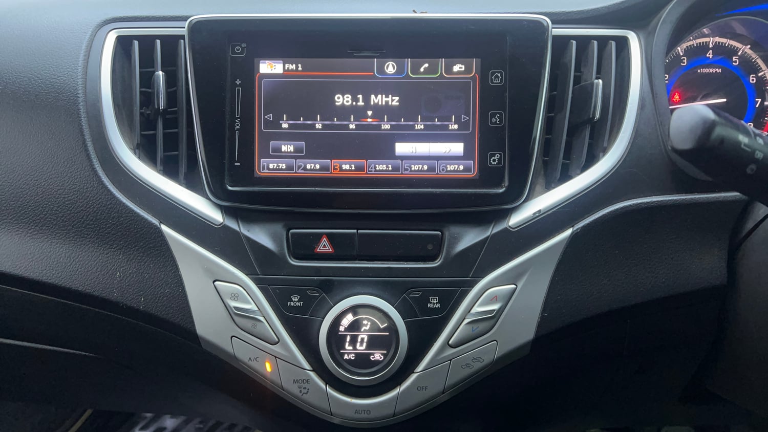 Used 2015 Maruti Suzuki Baleno Alpha 1.2 Petrol Manual interior MUSIC SYSTEM & AC CONTROL VIEW