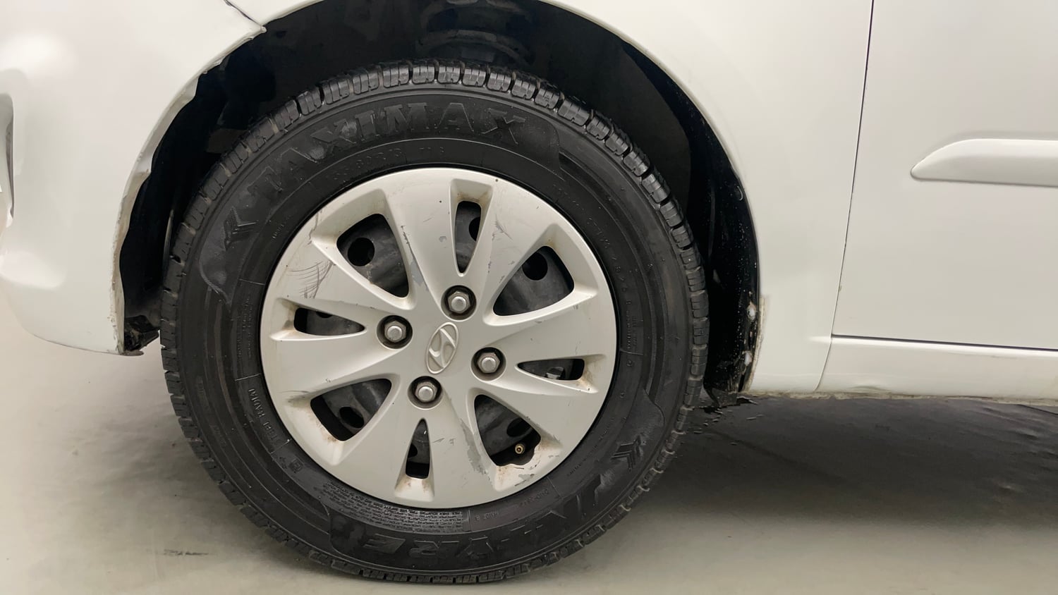 Used 2013 Hyundai i10 Sportz 1.2 Kappa2 Petrol Manual tyres LEFT FRONT TYRE RIM VIEW