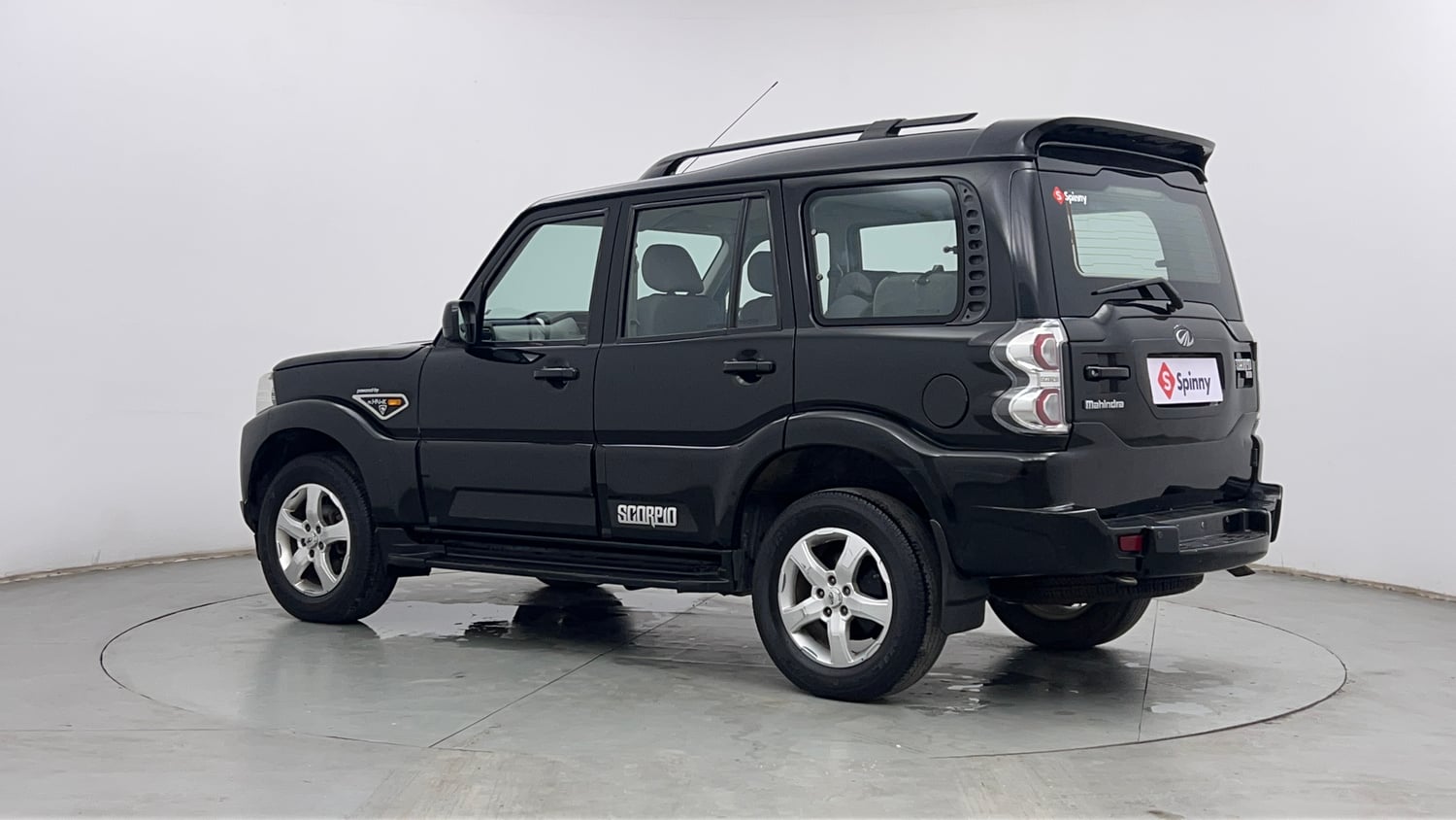 Used 2016 Mahindra Scorpio S6 Plus Diesel Manual exterior LEFT REAR CORNER VIEW