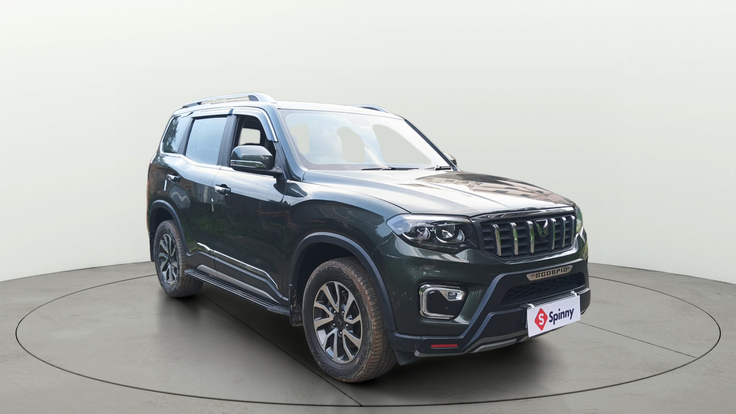Used 2023 Mahindra Scorpio N Z8 L Diesel AT 4WD 7 STR Diesel Automatic exterior RIGHT FRONT CORNER VIEW