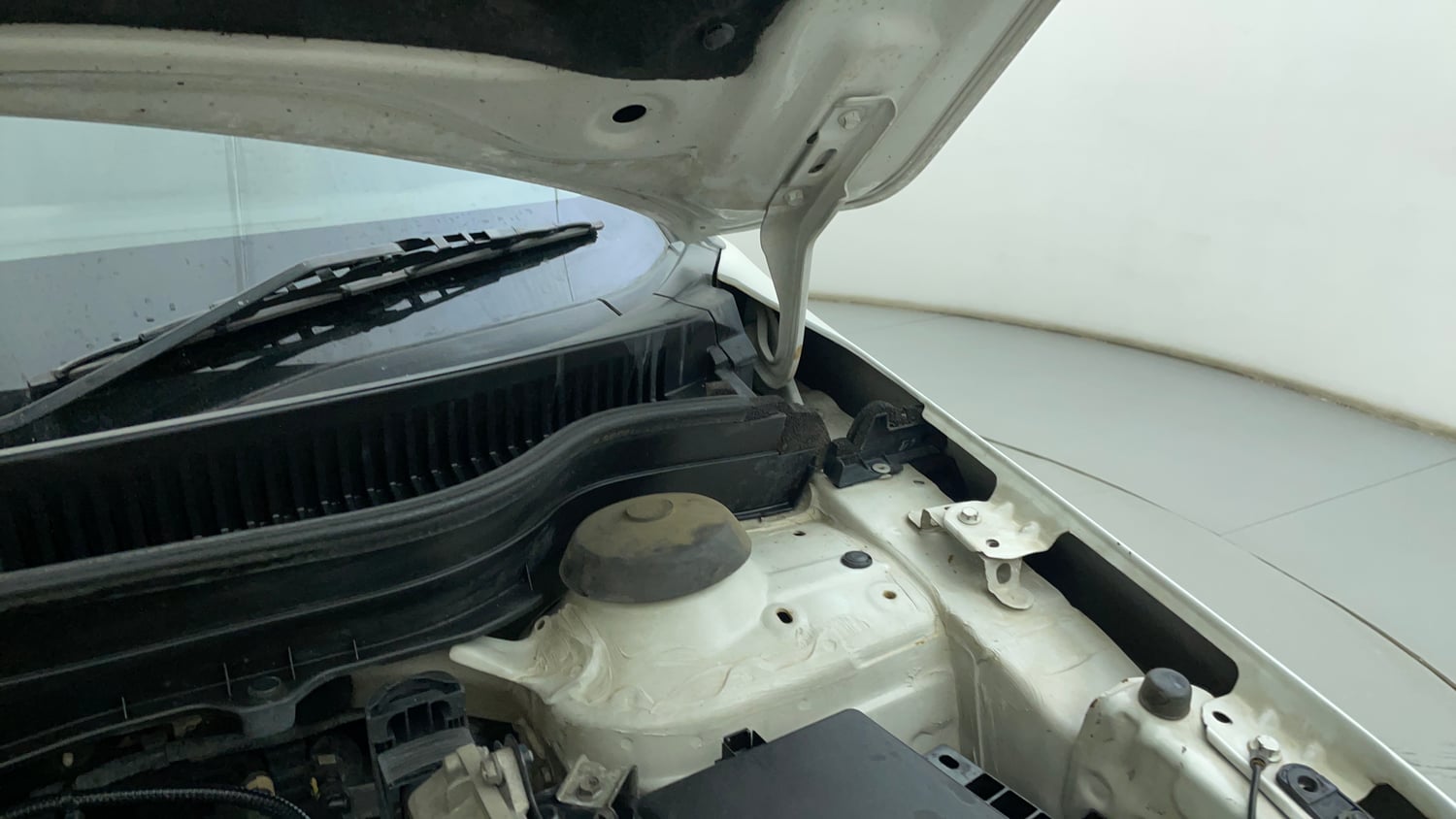 Used 2019 maruti-suzuki Vitara Brezza ZDi Plus AGS Diesel Automatic engine ENGINE LEFT SIDE HINGE & APRON VIEW