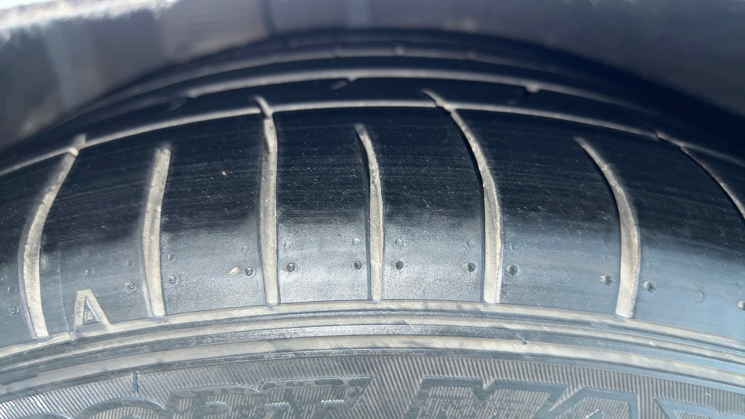 Used 2020 Mercedes-Benz S-Class (W222) S 350D Diesel Automatic tyres RIGHT REAR TYRE TREAD VIEW