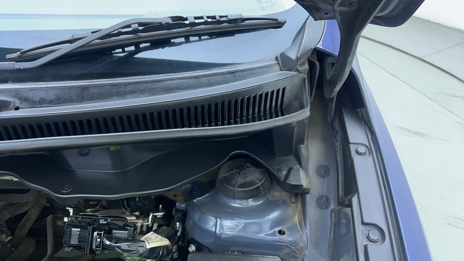 Used 2021 Maruti Suzuki New Ertiga VXi Petrol Manual engine ENGINE LEFT SIDE HINGE & APRON VIEW