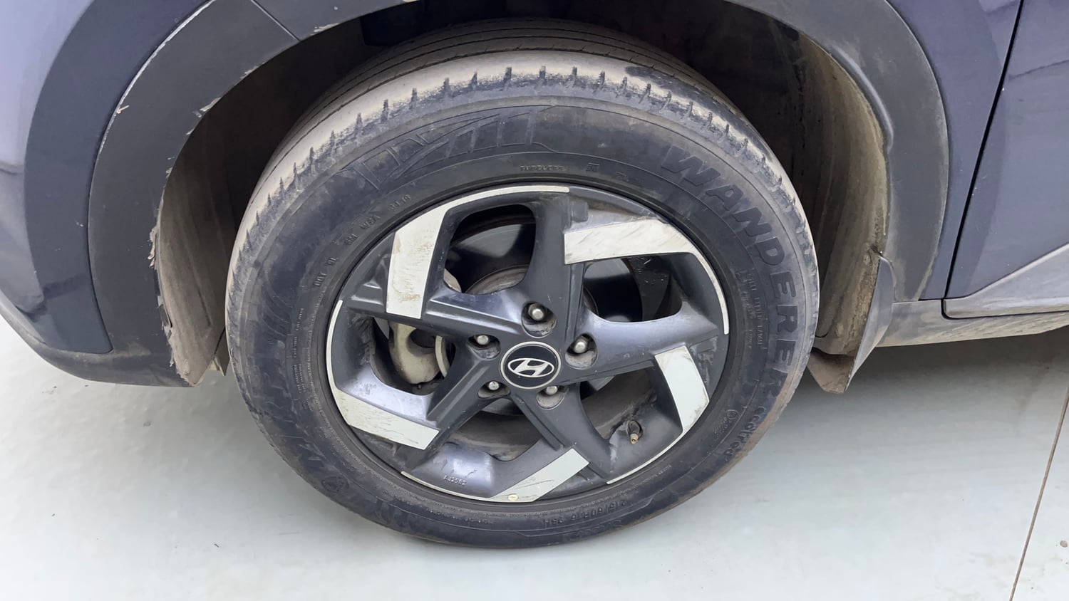 Used 2019 Hyundai Venue SX Plus 1.0 Turbo DCT Petrol Automatic tyres LEFT FRONT TYRE RIM VIEW