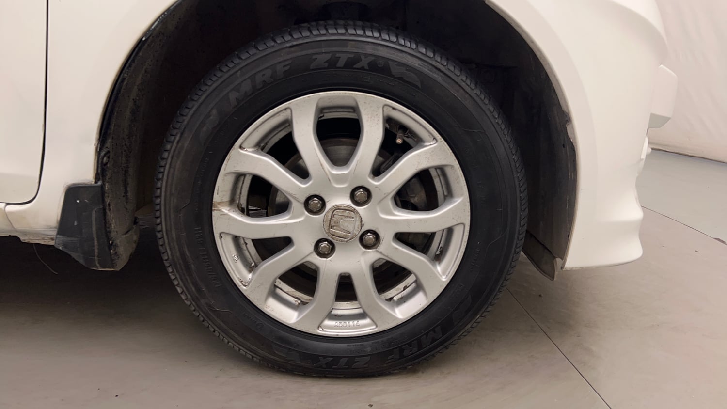 Used 2014 Honda Amaze 1.2 VX AT i-VTEC Petrol Automatic tyres RIGHT FRONT TYRE RIM VIEW