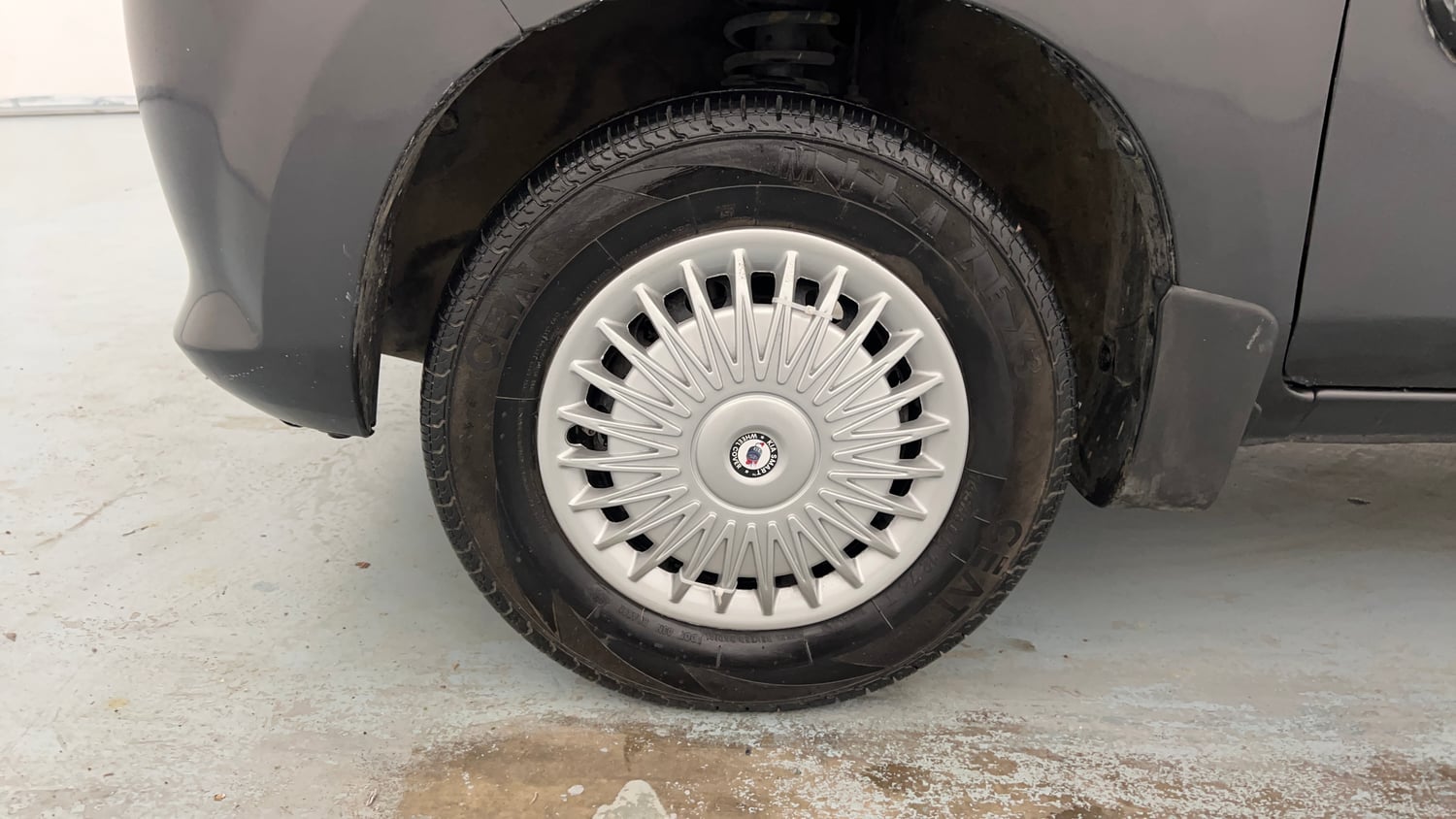 Used 2015 Maruti Suzuki Alto 800 Vxi Petrol Manual tyres LEFT FRONT TYRE RIM VIEW