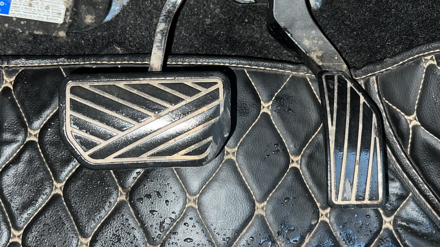 Used 2020 Maruti Suzuki Vitara Brezza VXi AT SHVS Petrol Automatic interior PEDALS VIEW