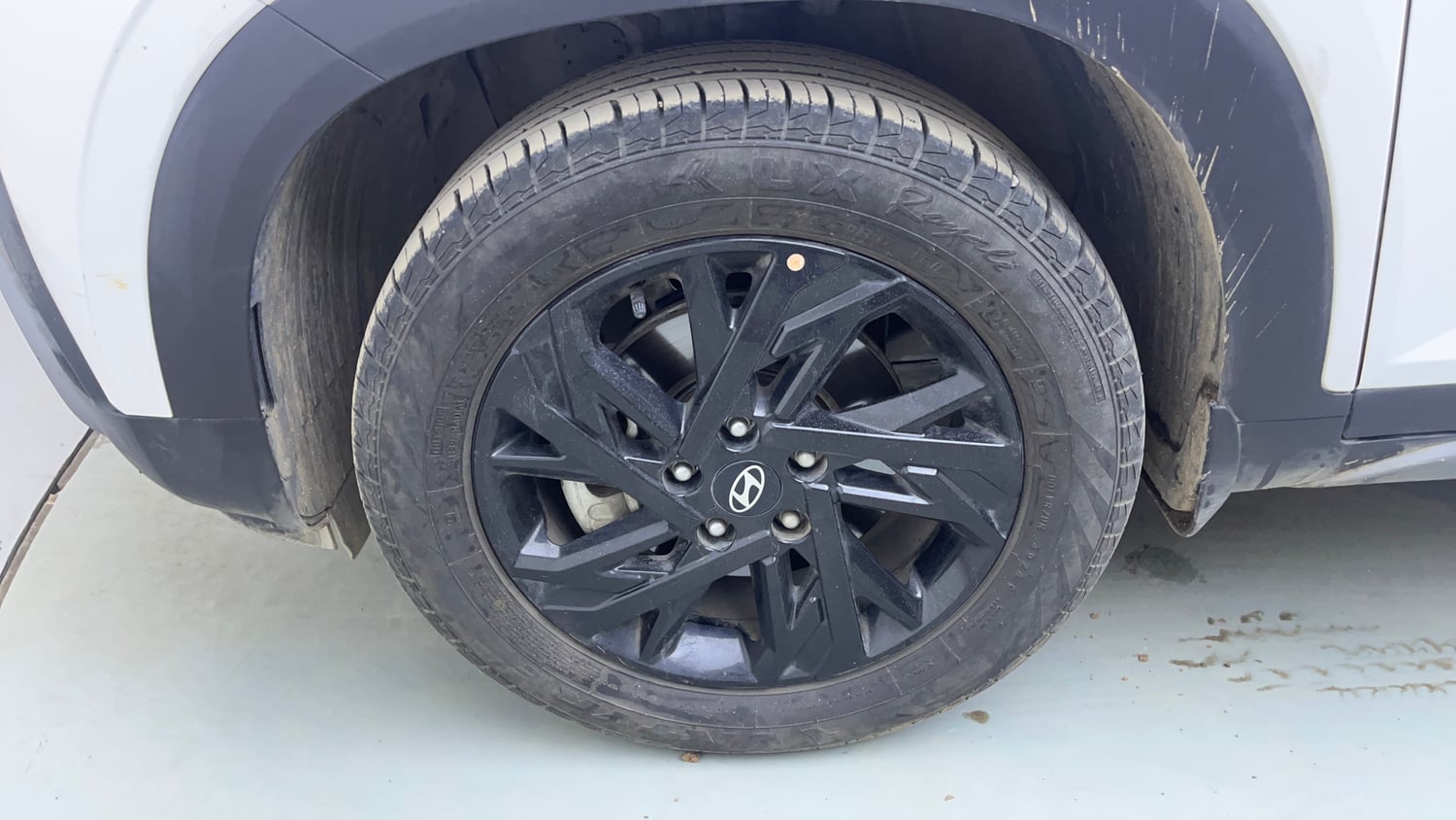 Used 2024 Hyundai Creta 1.5 MPi Petrol MT S(O) Petrol Manual tyres LEFT FRONT TYRE RIM VIEW