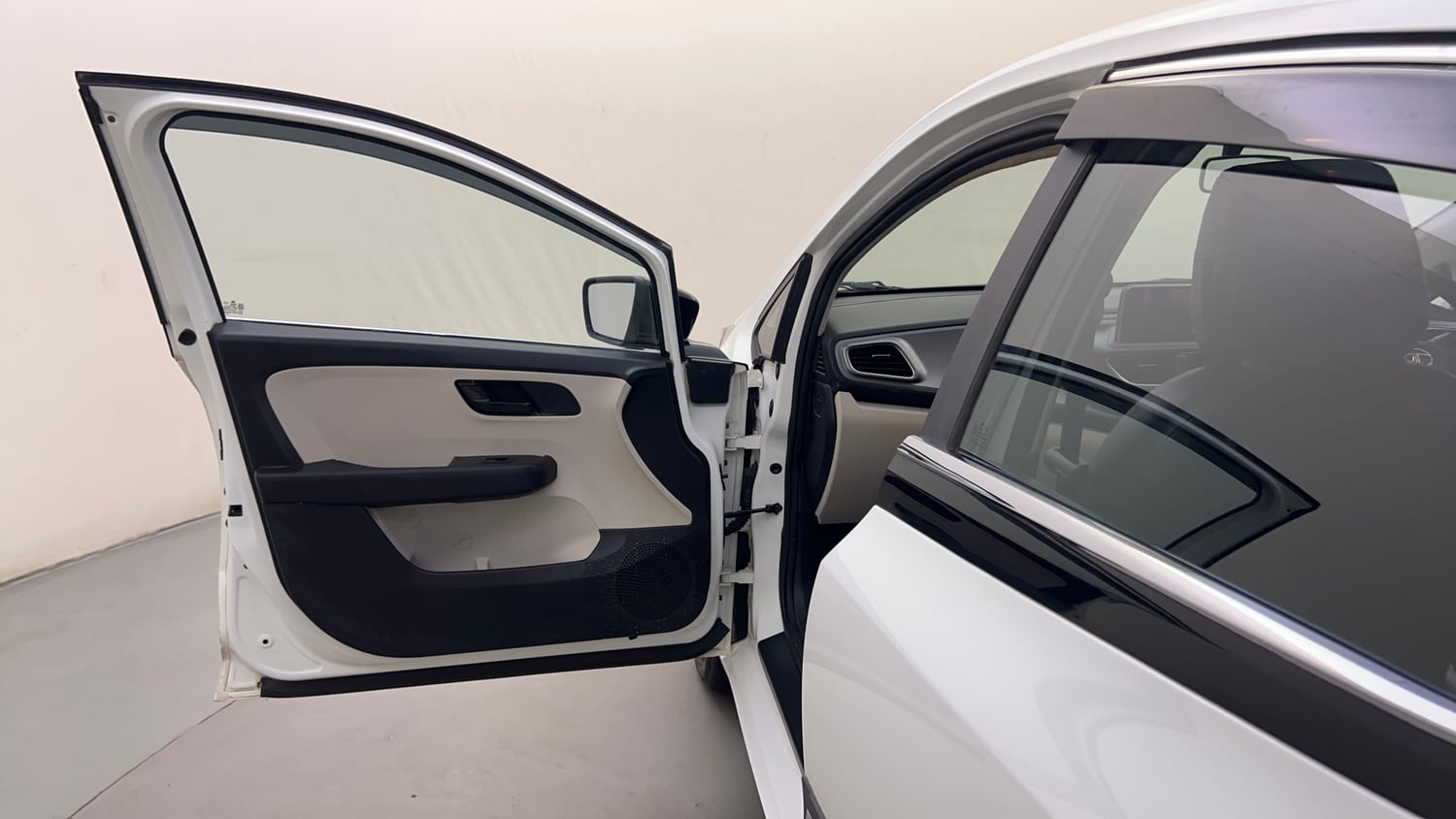 Used 2022 Tata Altroz XM Plus Petrol Petrol Manual interior LEFT FRONT DOOR OPEN VIEW