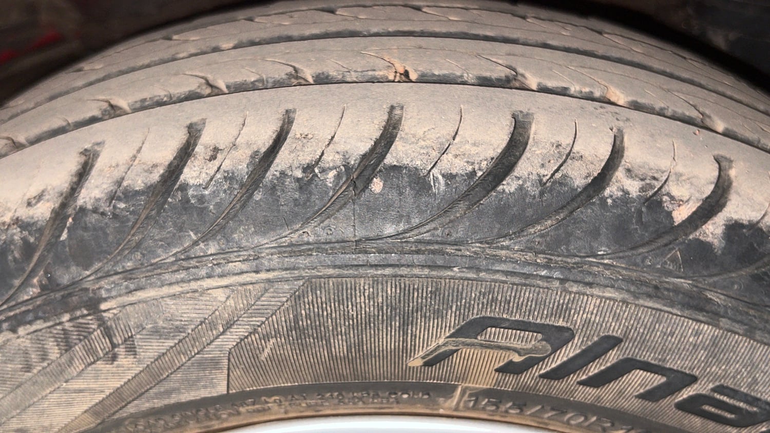 Used 2017 Hyundai Eon Sportz Petrol Manual tyres LEFT REAR TYRE TREAD VIEW