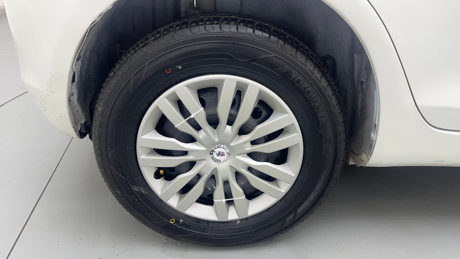 Used 2014 Maruti Suzuki Swift VXi Petrol Manual tyres RIGHT REAR TYRE RIM VIEW