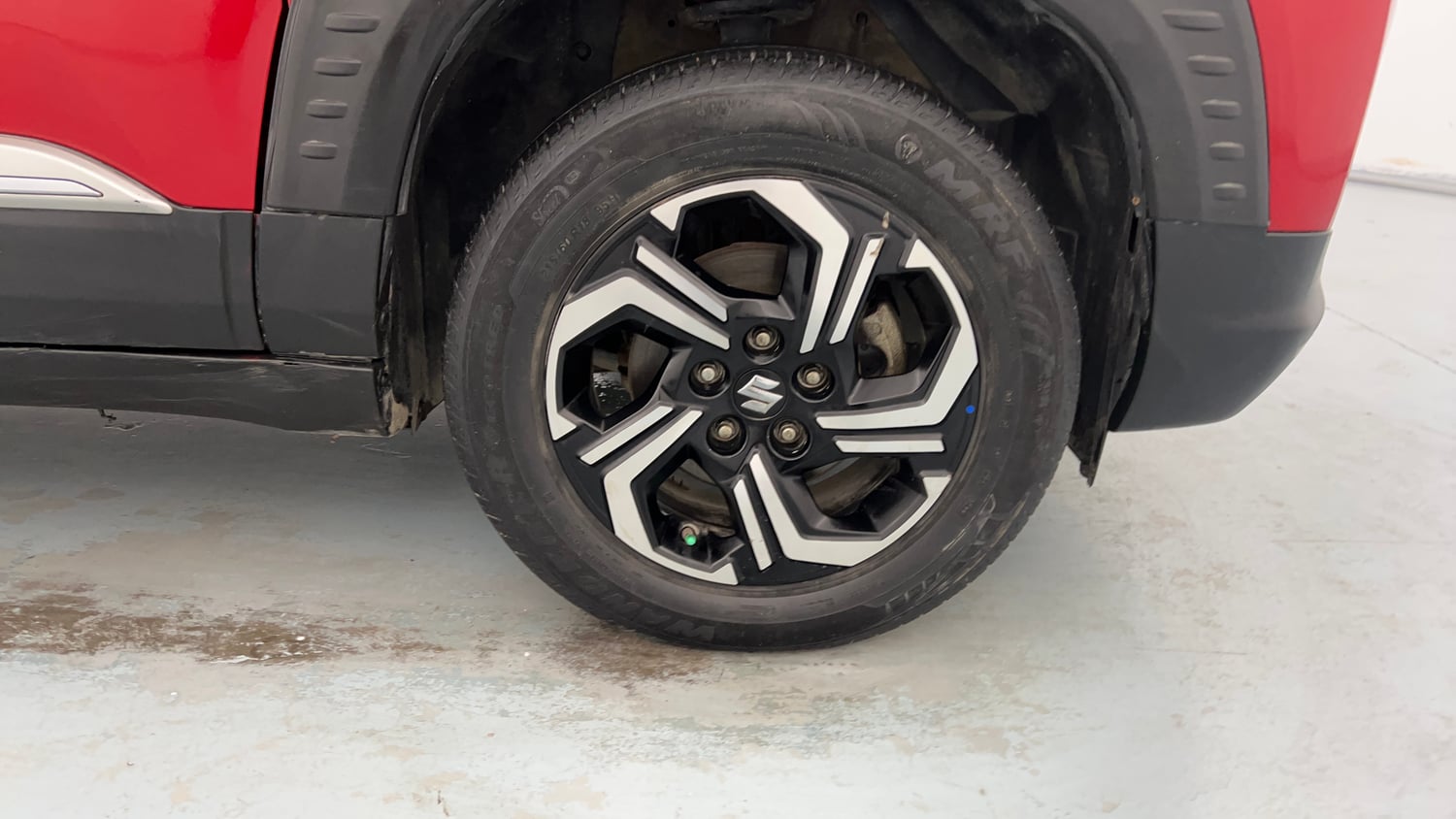 Used 2023 Maruti Suzuki Brezza Zxi Plus Dual Tone Petrol Manual tyres RIGHT FRONT TYRE RIM VIEW