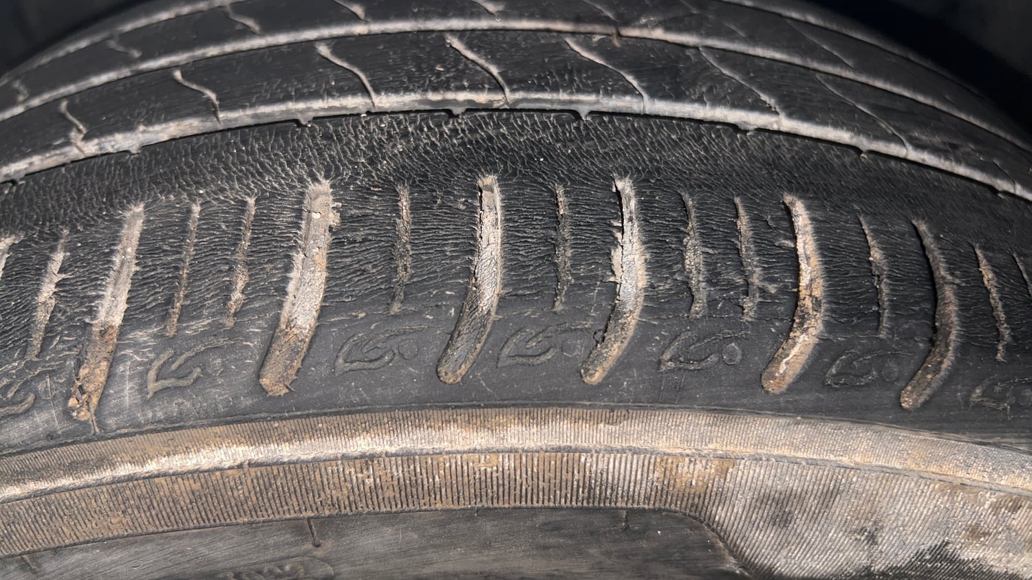 Used 2022 Tata Altroz XM Plus Petrol Petrol Manual tyres RIGHT FRONT TYRE TREAD VIEW