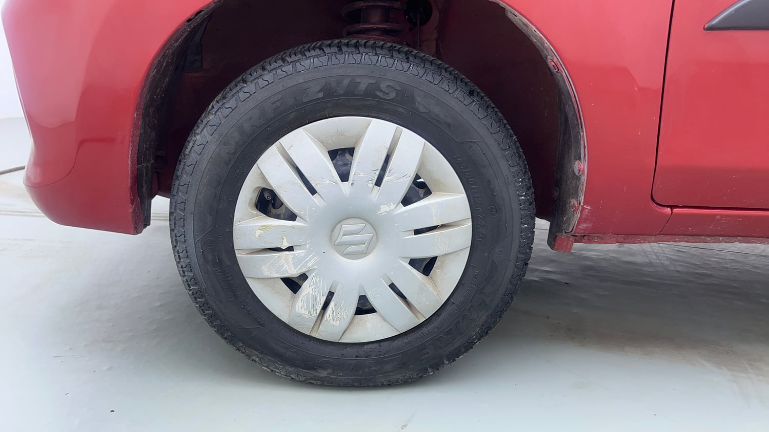 Used 2017 Maruti Suzuki Alto 800 VXi Petrol Manual tyres LEFT FRONT TYRE RIM VIEW