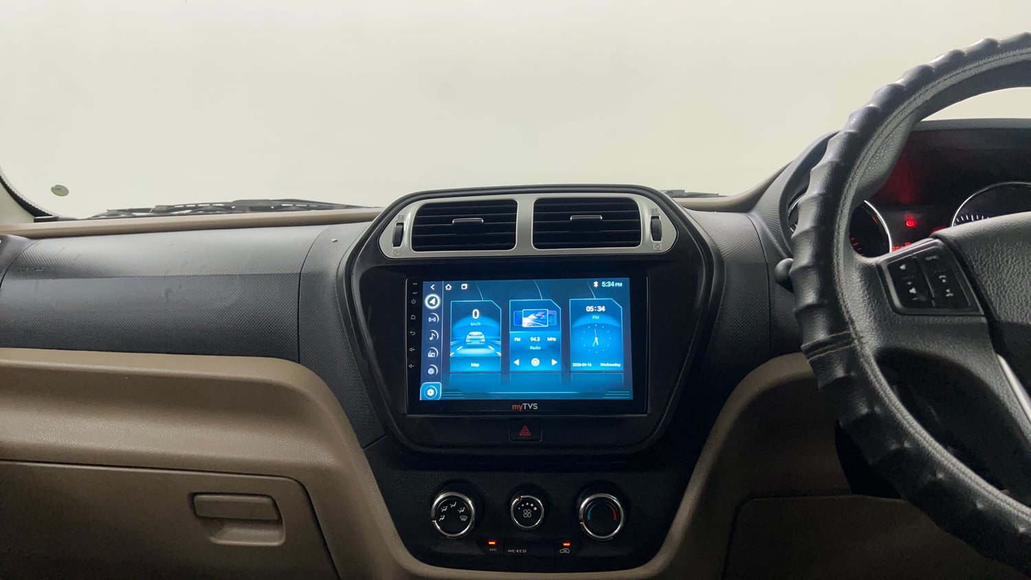 Used 2016 Mahindra TUV300 T8 Diesel Manual interior MUSIC SYSTEM & AC CONTROL VIEW