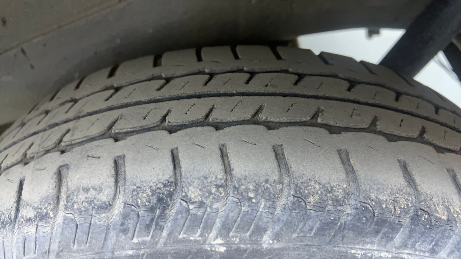 Used 2015 Maruti Suzuki Wagon R VXI Petrol Manual tyres LEFT REAR TYRE TREAD VIEW