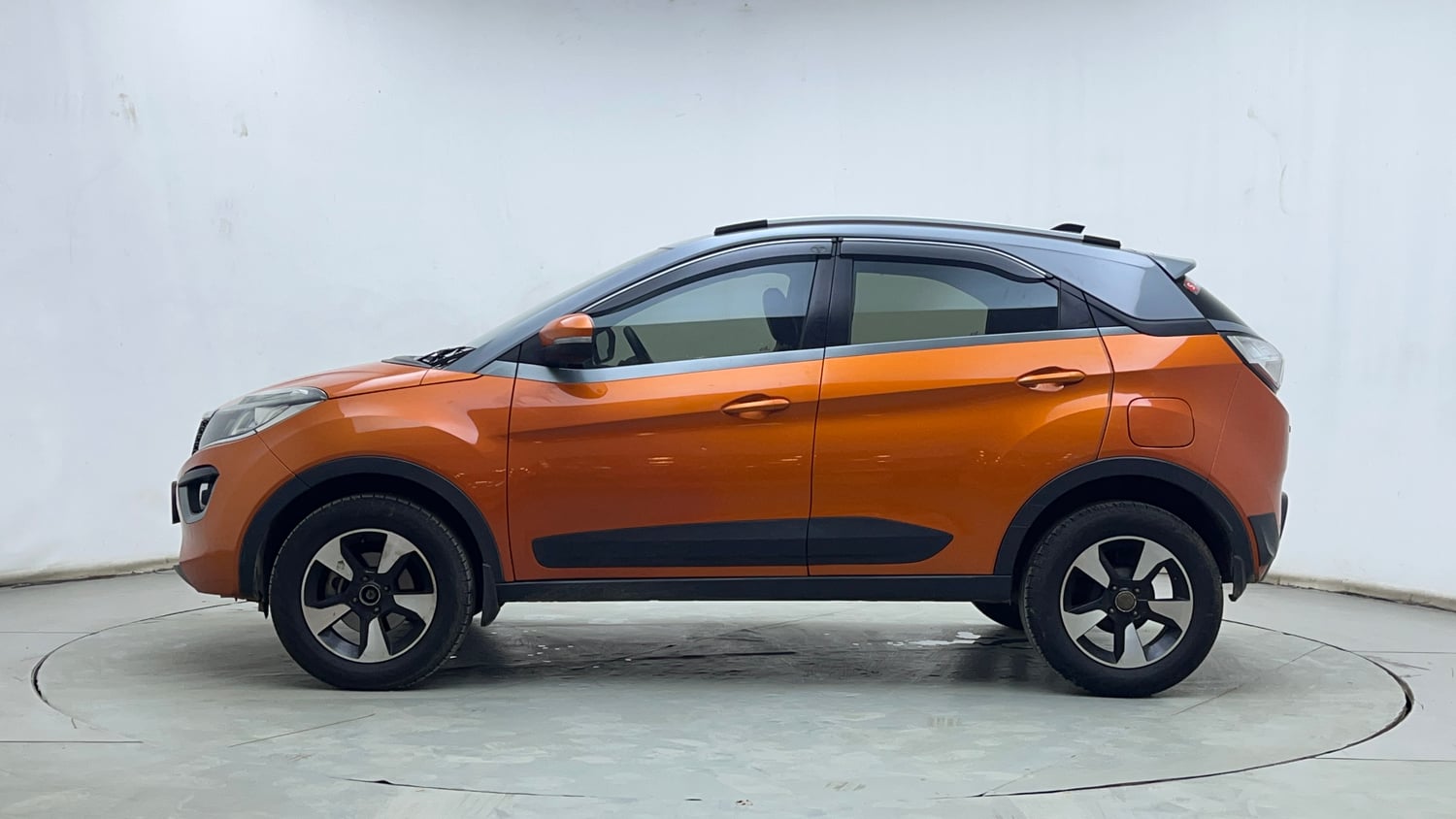 Used 2018 Tata Nexon XZA Plus Diesel Dual Tone Diesel Automatic exterior LEFT SIDE VIEW