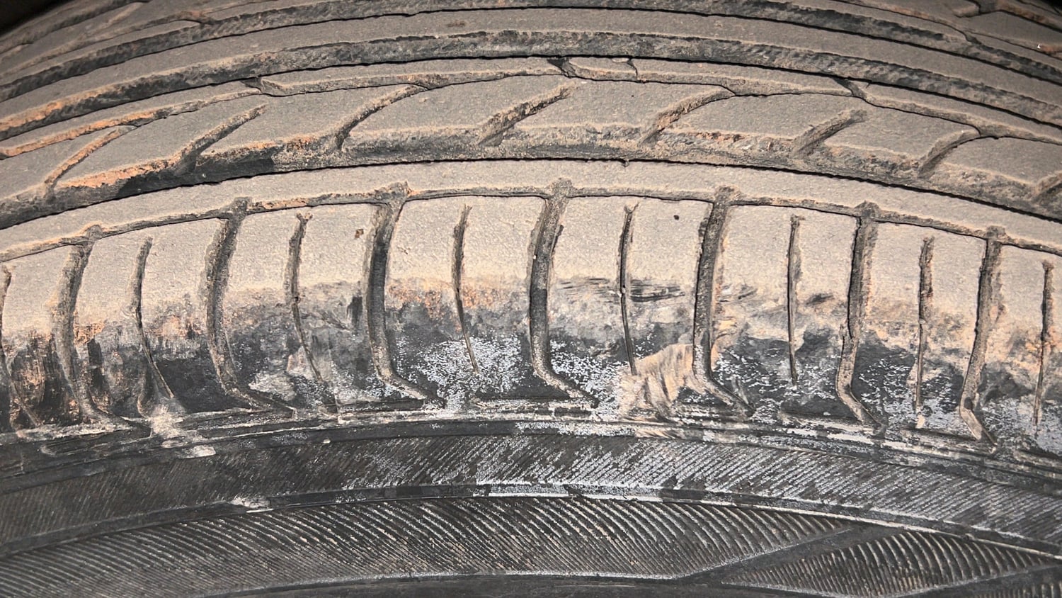 Used 2014 Maruti Suzuki Swift Dzire VXI Petrol Manual tyres RIGHT FRONT TYRE TREAD VIEW