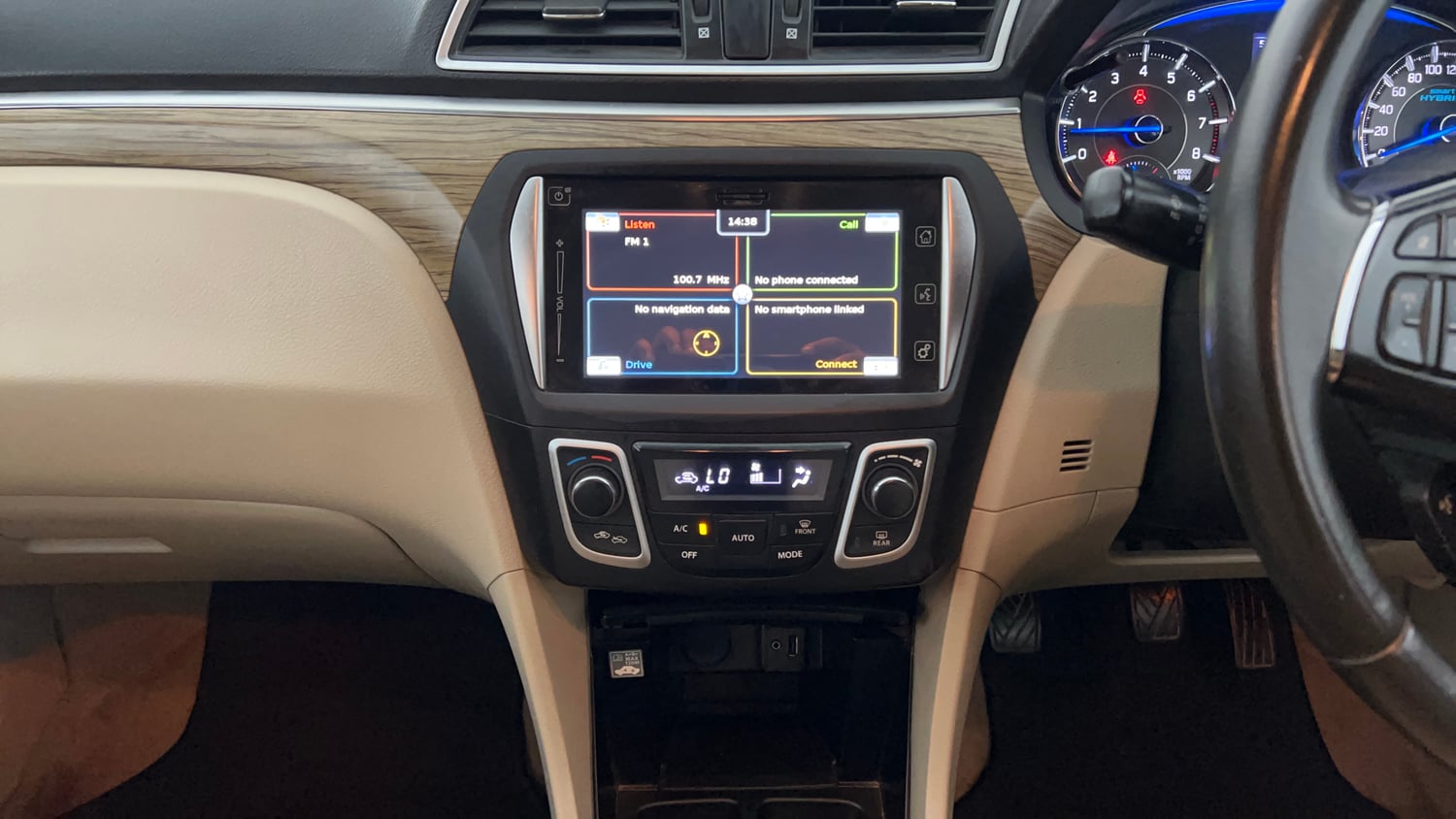 Used 2018 Maruti Suzuki Ciaz Alpha Hybrid 1.5 Petrol Manual interior MUSIC SYSTEM & AC CONTROL VIEW