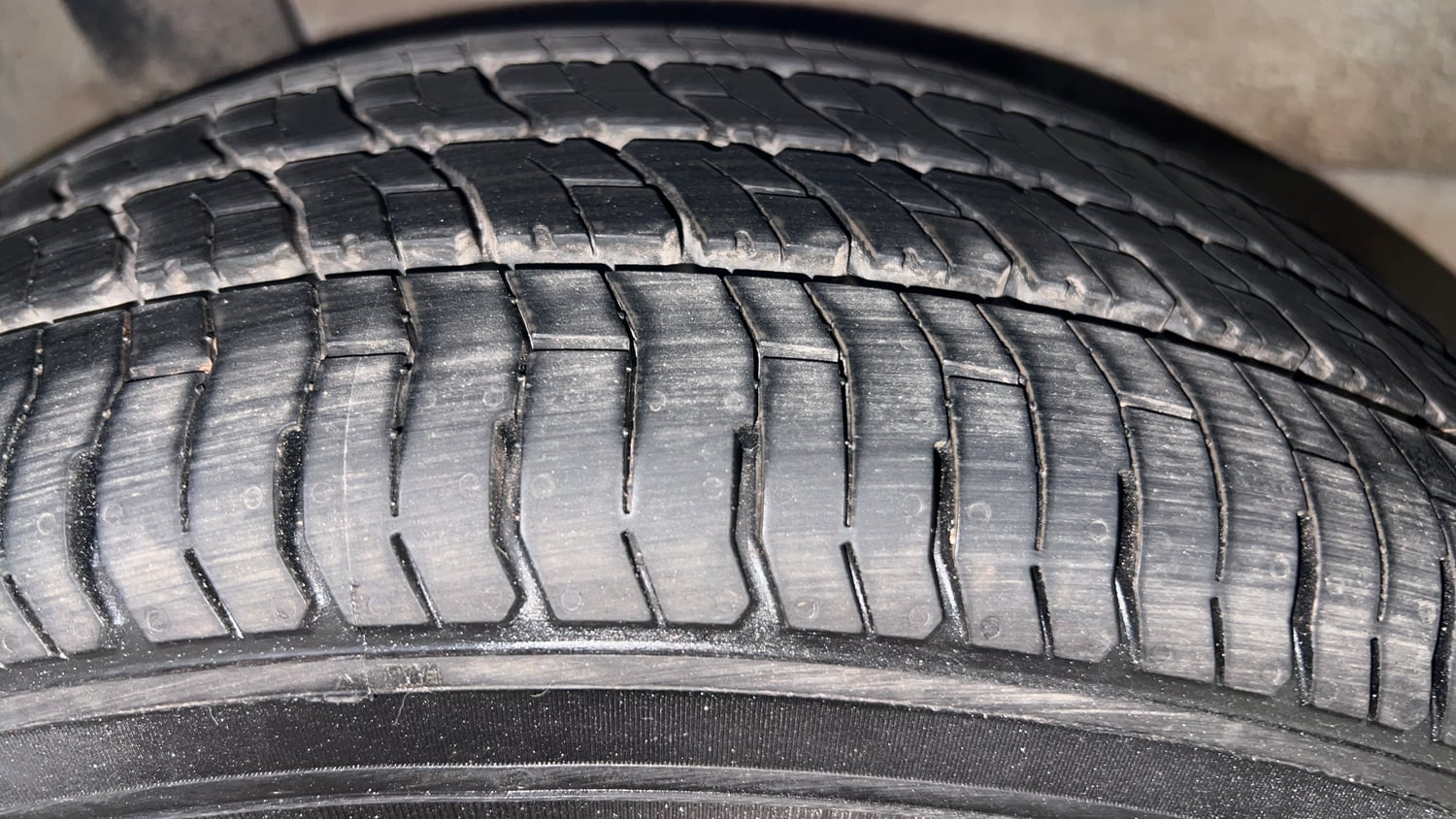 Used 2014 Honda Amaze 1.2 VX AT i-VTEC Petrol Automatic tyres RIGHT REAR TYRE TREAD VIEW