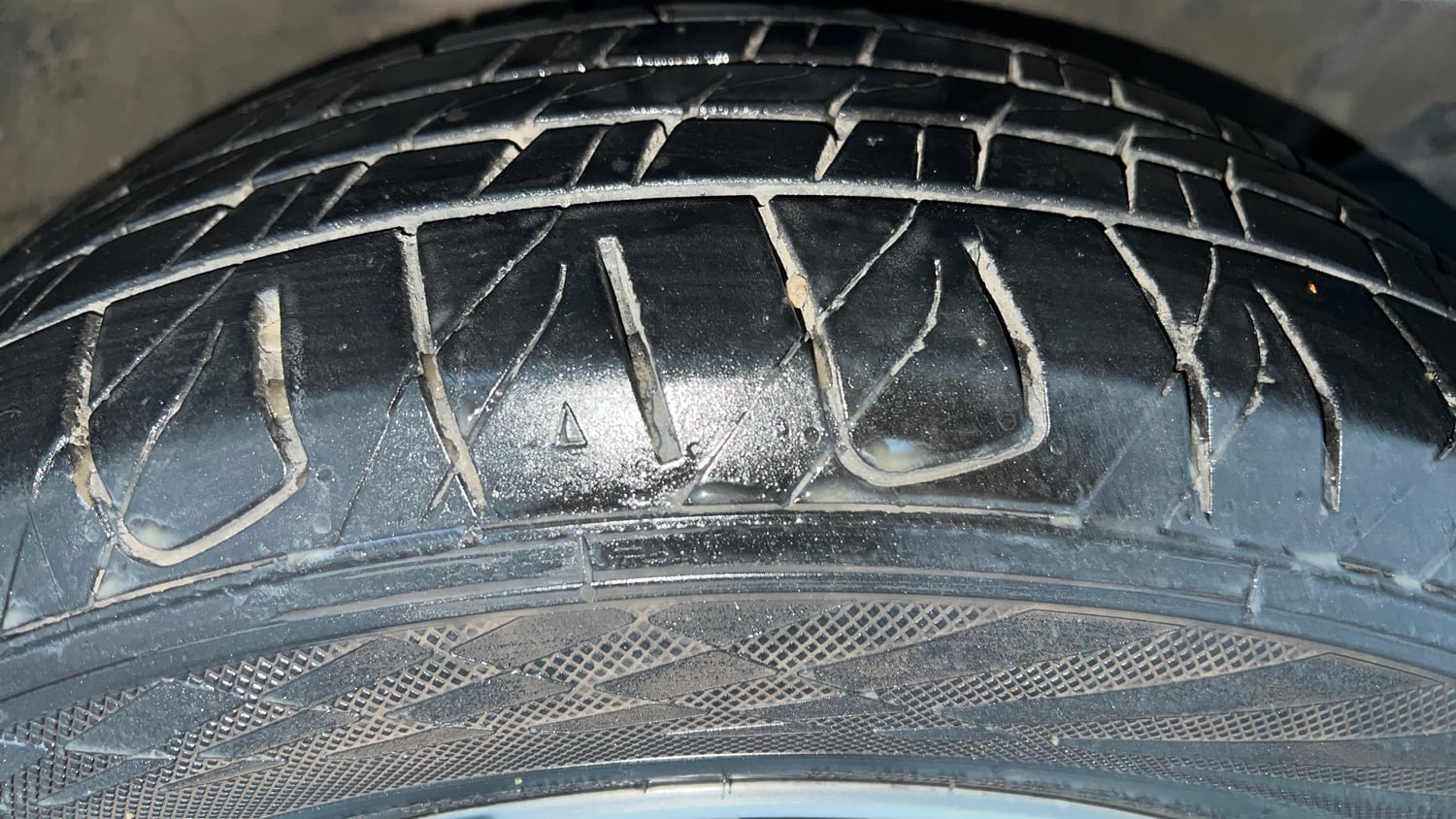 Used 2019 kia Seltos GTX Plus DCT 1.4 Petrol Automatic tyres RIGHT FRONT TYRE TREAD VIEW