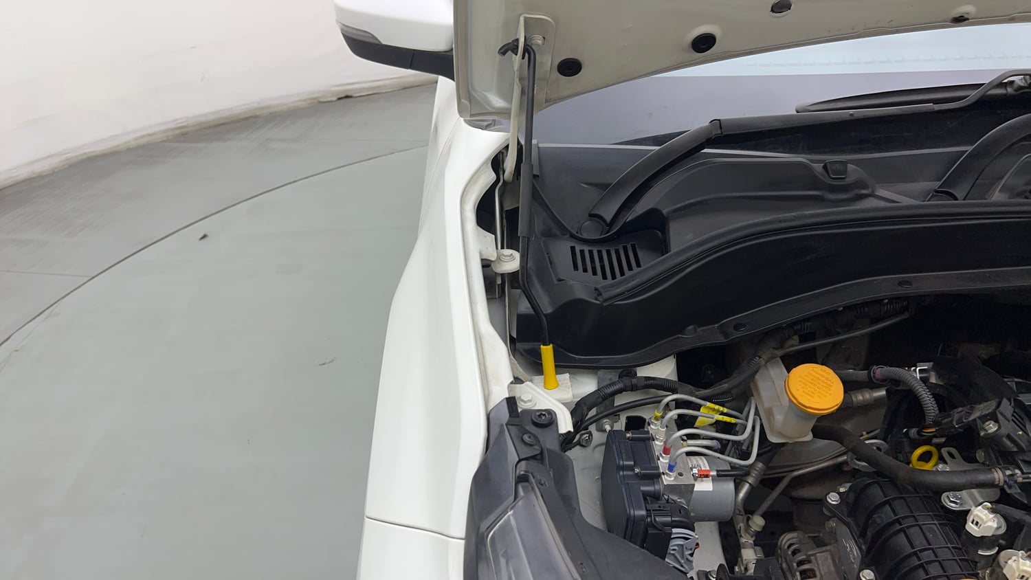 Used 2025 Tata Punch Adventure Plus AMT Petrol Automatic engine ENGINE RIGHT SIDE HINGE & APRON VIEW