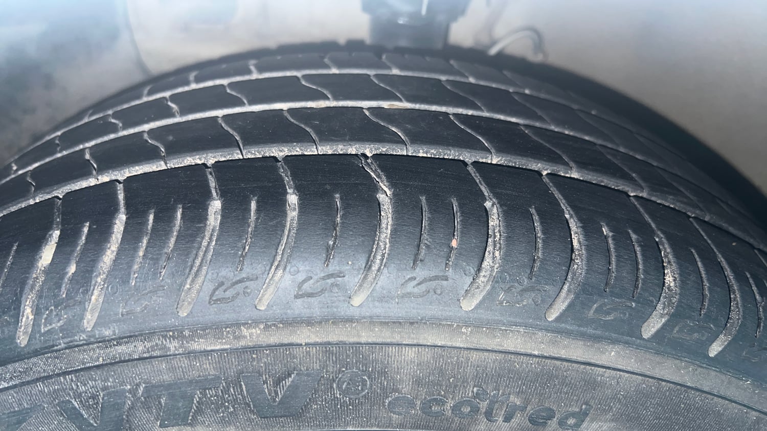 Used 2018 Hyundai Elite i20 Asta 1.2 (O) Petrol Manual tyres LEFT FRONT TYRE TREAD VIEW