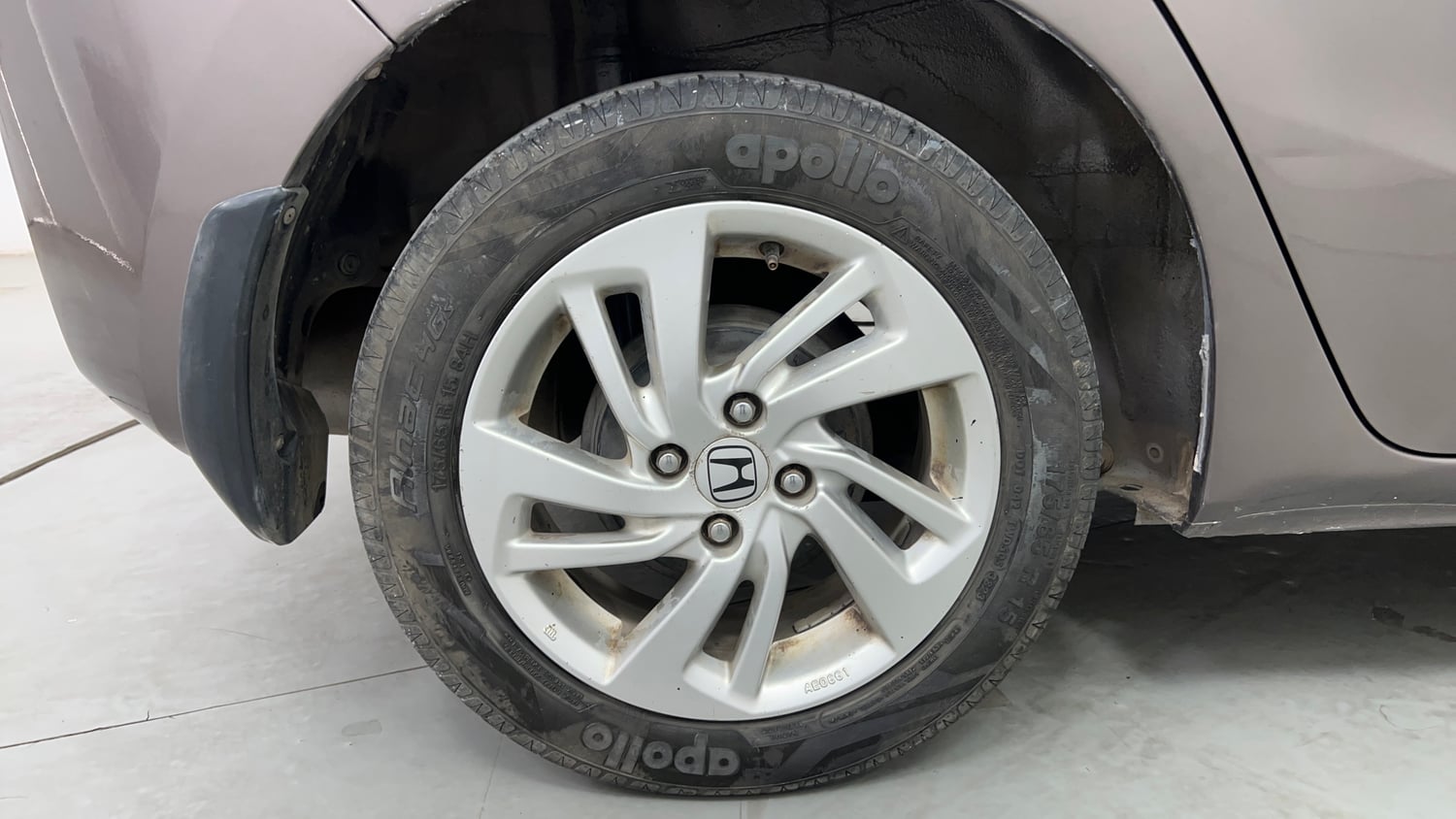 Used 2016 Honda Jazz VX Petrol+cng(outside fitted) Cng Manual tyres RIGHT REAR TYRE RIM VIEW