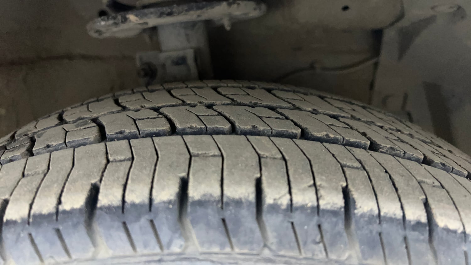 Used 2016 Maruti Suzuki Ciaz ZXi Petrol Manual tyres RIGHT FRONT TYRE TREAD VIEW