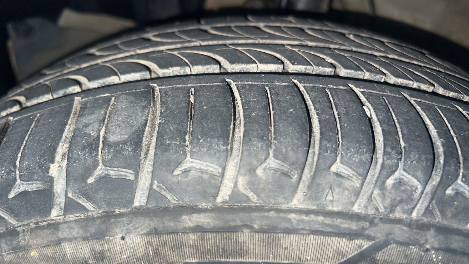 Used 2017 Honda City V CVT Petrol Petrol Automatic tyres LEFT FRONT TYRE TREAD VIEW