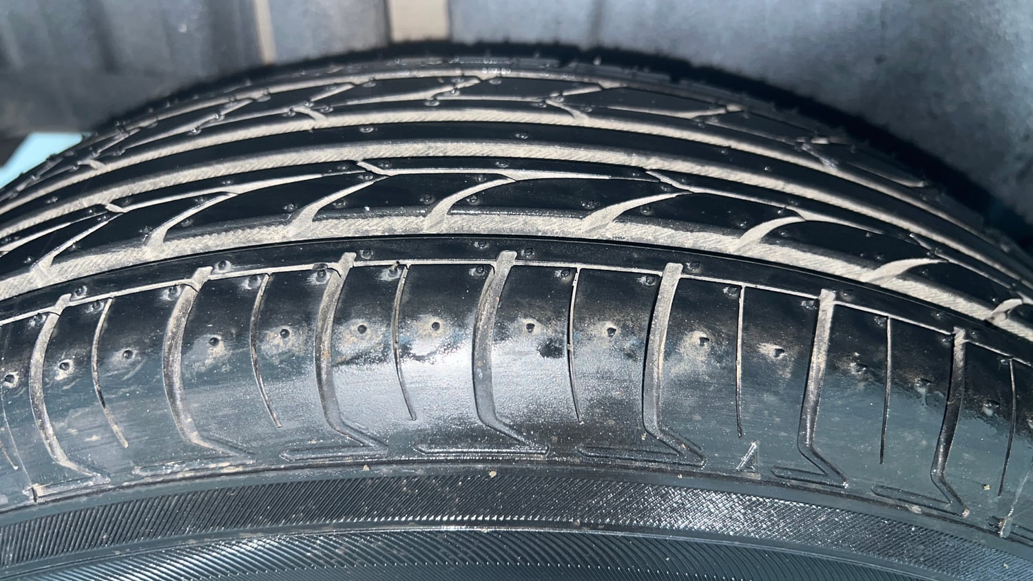 Used 2014 Maruti Suzuki Swift VXi Petrol Manual tyres RIGHT REAR TYRE TREAD VIEW