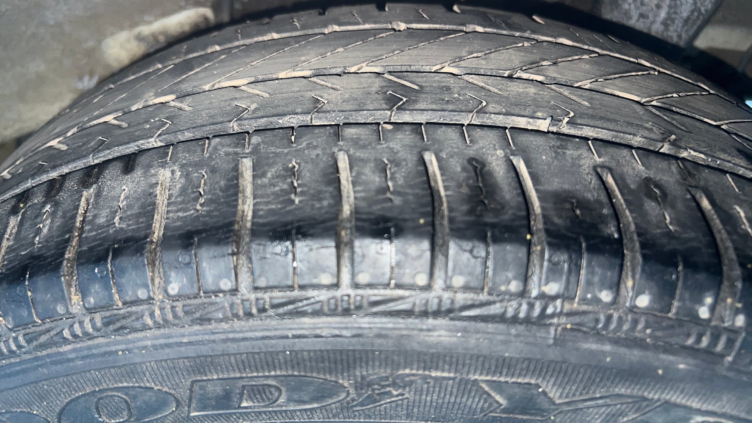 Used 2019 Hyundai Grand i10 Sportz AT 1.2 Kappa VTVT Petrol Automatic tyres LEFT REAR TYRE TREAD VIEW