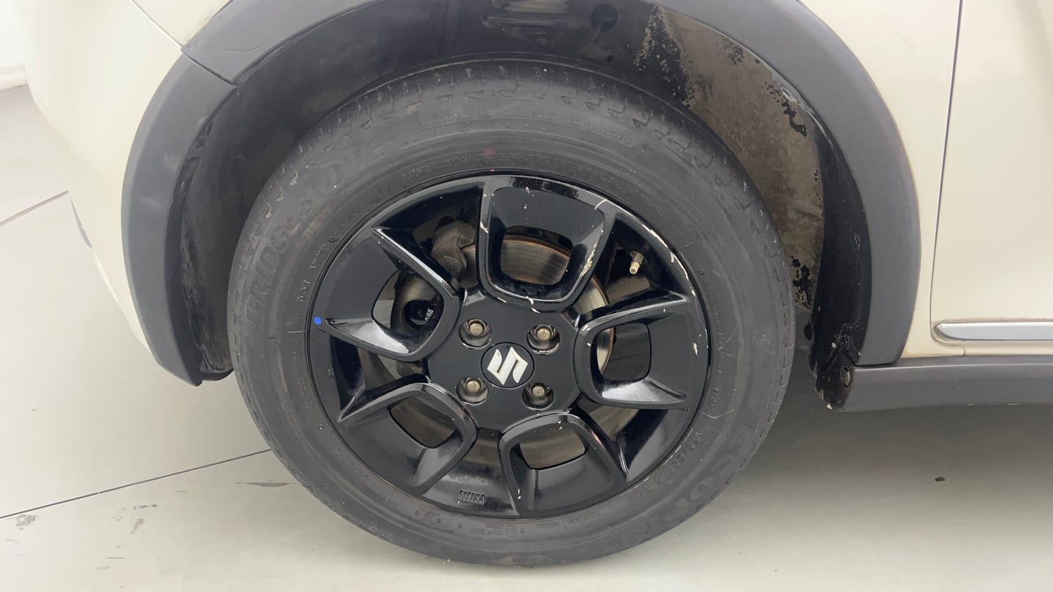 Used 2019 Maruti Suzuki Ignis Alpha 1.2 AMT Petrol Automatic tyres LEFT FRONT TYRE RIM VIEW