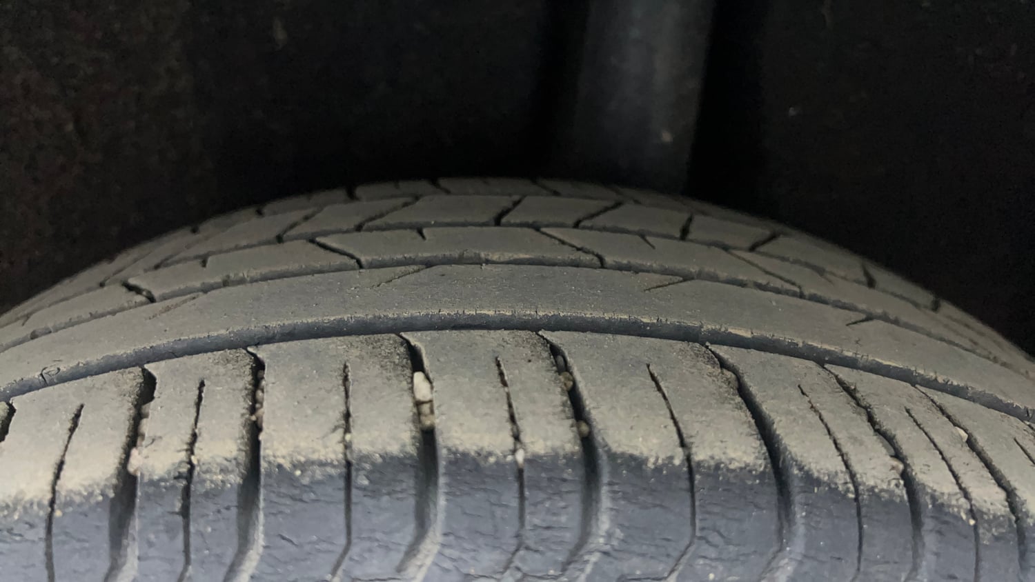 Used 2015 Maruti Suzuki Baleno Alpha 1.2 Petrol Manual tyres LEFT REAR TYRE TREAD VIEW
