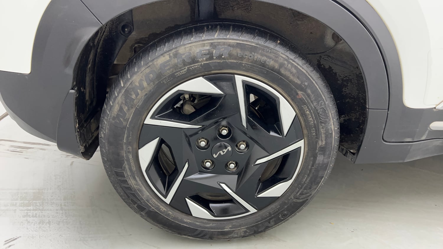 Used 2017 Honda Jazz VX Petrol Petrol Manual tyres RIGHT REAR TYRE RIM VIEW