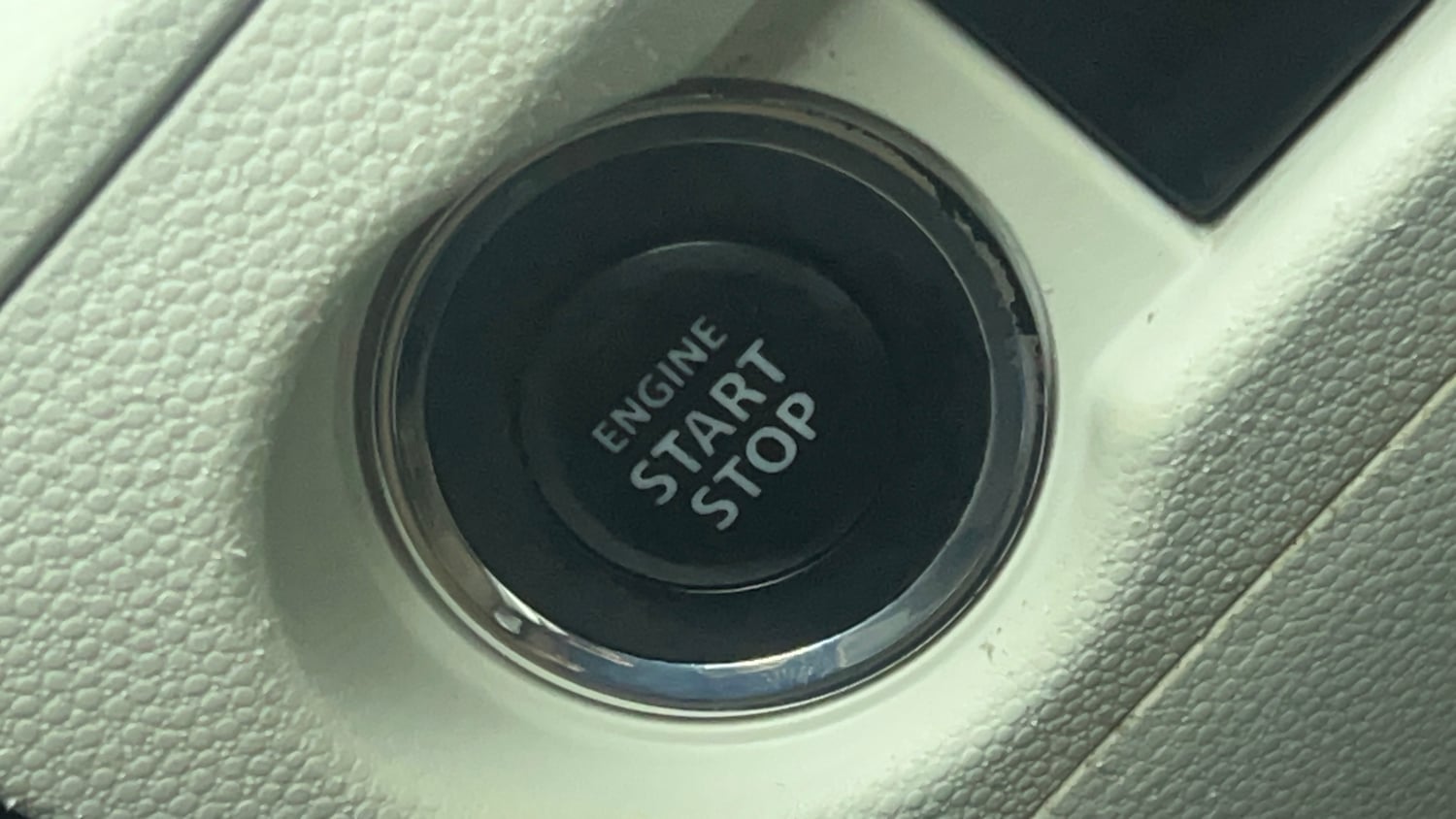 Used 2019 Maruti Suzuki Ignis Alpha 1.2 AMT Petrol Automatic top_features Keyless start