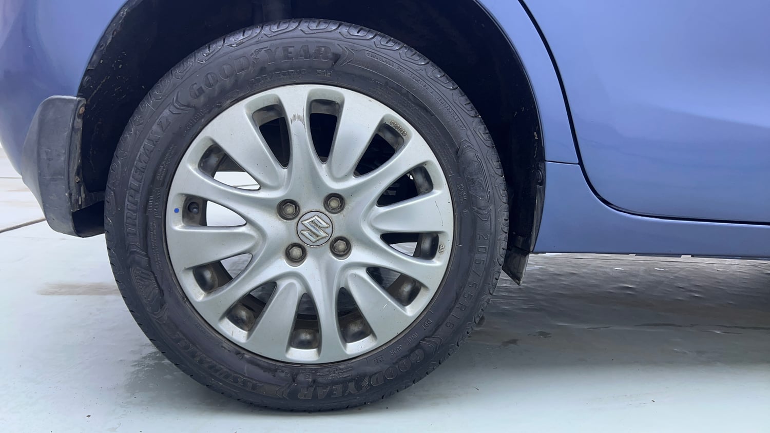 Used 2017 Maruti Suzuki Baleno Zeta 1.2 Petrol Manual tyres RIGHT REAR TYRE RIM VIEW